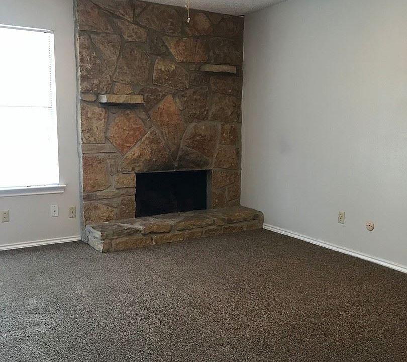 1st image of 1609 Sun Valley Dr APT A