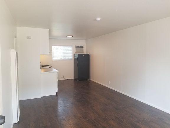 2nd image of 1558 Bridge St #5