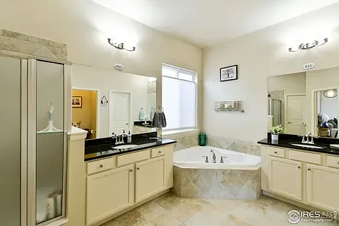 882 Jenny Ln — Photo 8