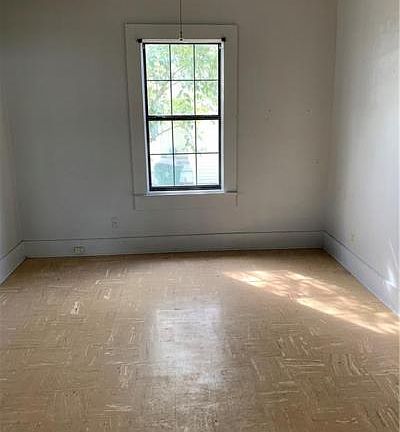 5th image of 901 Avenue E