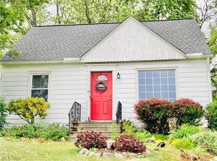 1106 Riverside Dr, Elyria, OH 44035