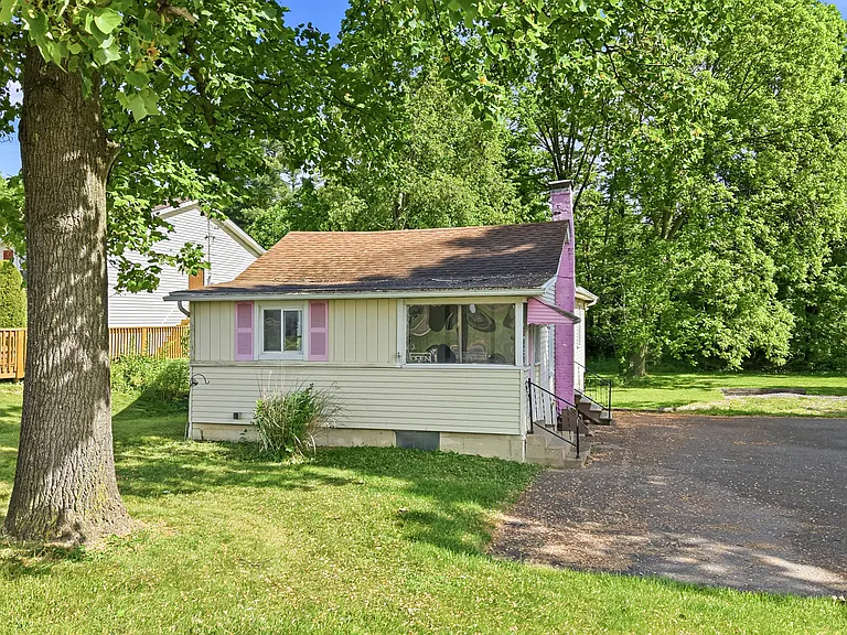 1122 W Western Reserve Rd — Photo 2