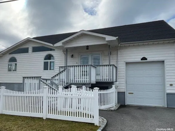 844 Granada Parkway, Lindenhurst, NY 11757