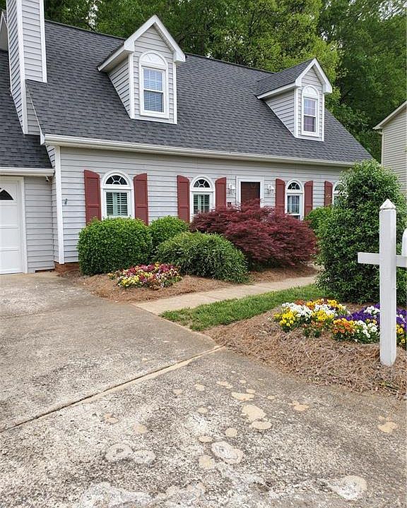 2nd image of 315 Brookside Ct