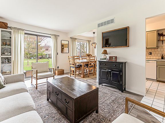 2nd image of 8343 Lakeview Ct