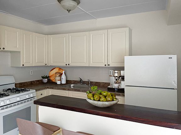 3rd image of 32 Park Ave #4A