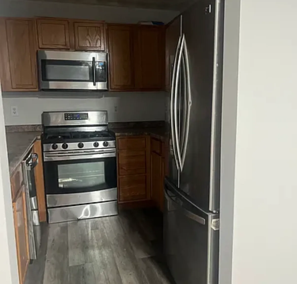 3 bed, 1.5 bath, 1200 sqft, $2,250 — Photo 2
