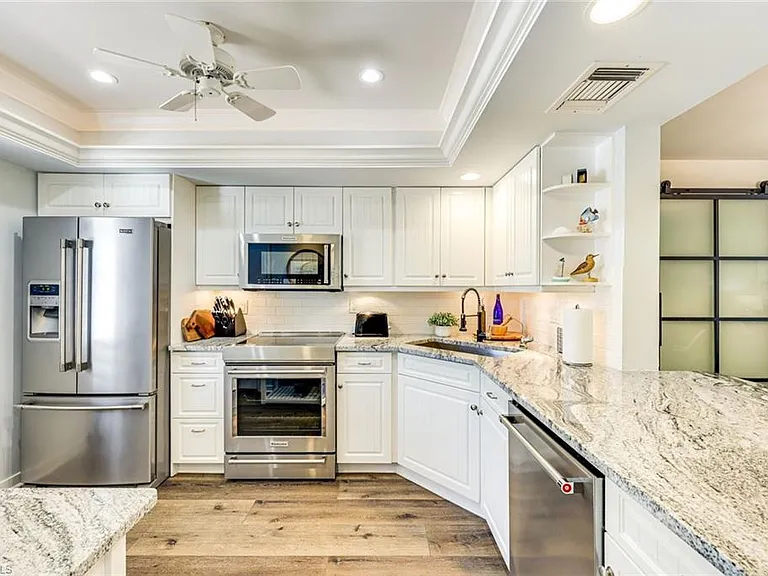 4300 Belair Ln #12 — Photo 8