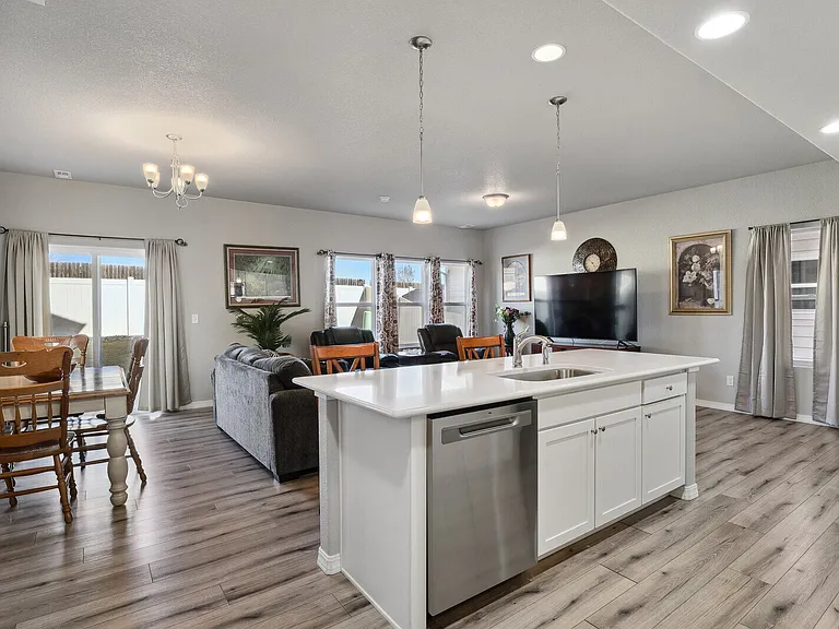 4256 Samaritan Loop — Photo 8