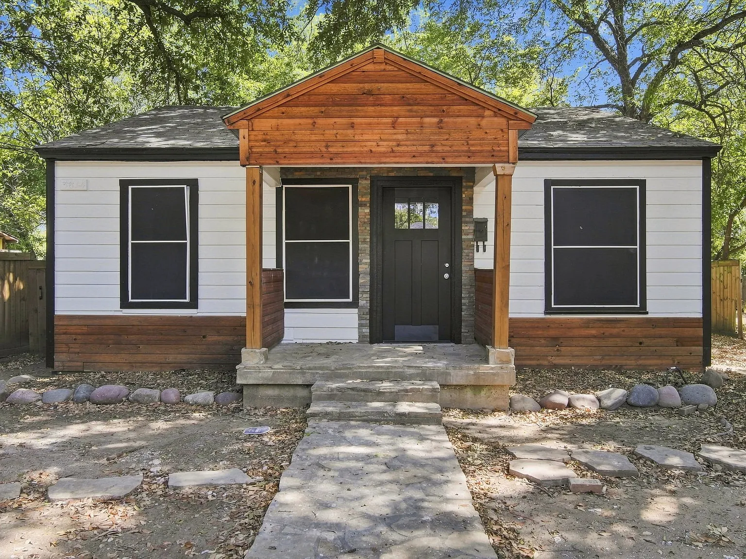 3 bed, 1120 sqft, $1,700 — Photo 1