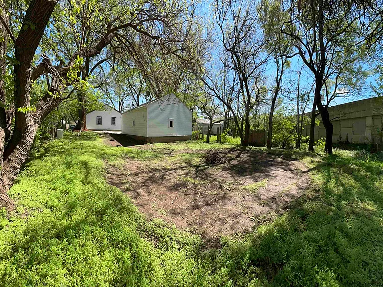 1703 N Valley Ave — Photo 35