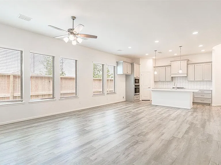 2850 Orange Leaf Dr — Photo 3