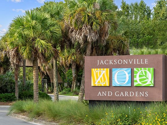 Just a short drive to Jacksonville Zoo and Gardens