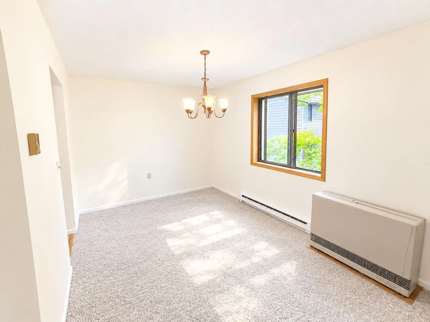 Spacious 2-Bedroom Condo in South Burlington — Photo 2