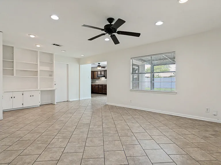 4407 Sun Vista Ln — Photo 12