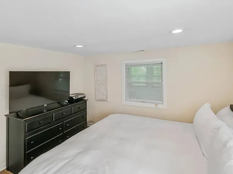 225 W Park Ave — Photo 9