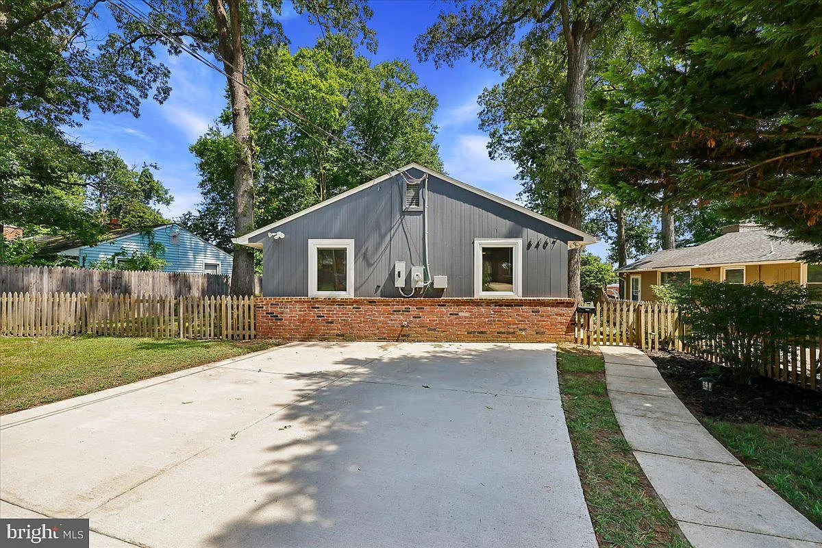 3 bed, 2.0 bath, 1141 sqft, $2,500 — Photo 2