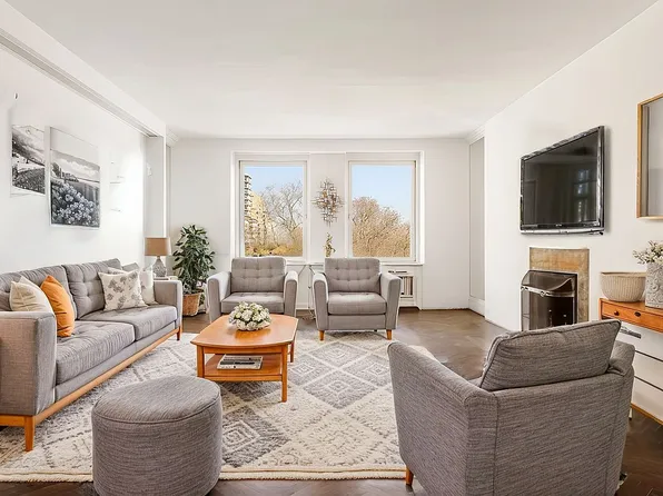 1 Gracie Sq #7W, Manhattan, NY 10028