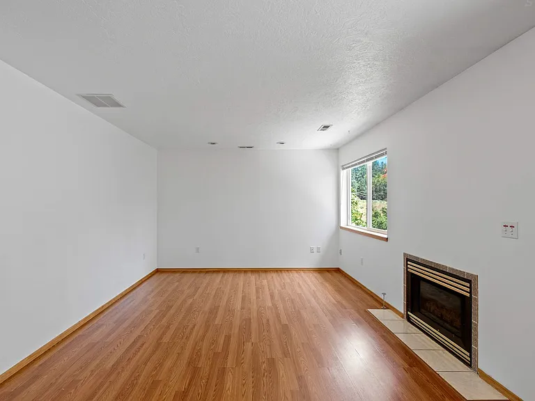 1329 W Qualchan Dr — Photo 11