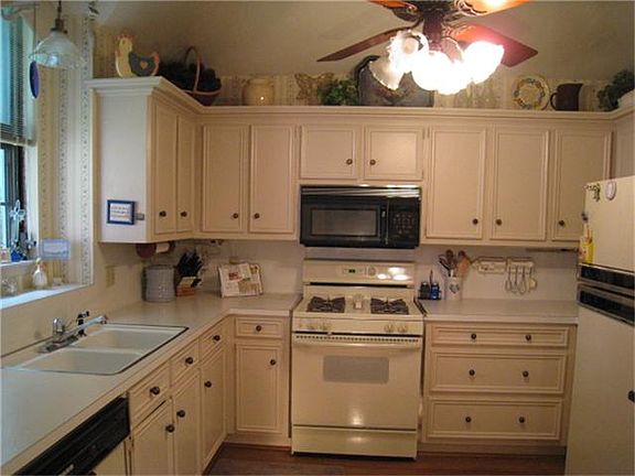 3rd image of 5523 Lone Cedar Dr