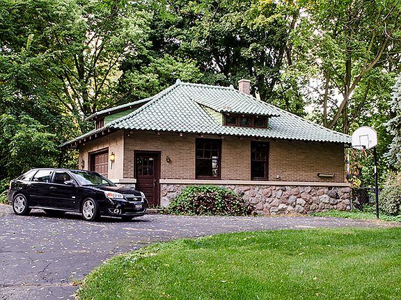Large Carriage House