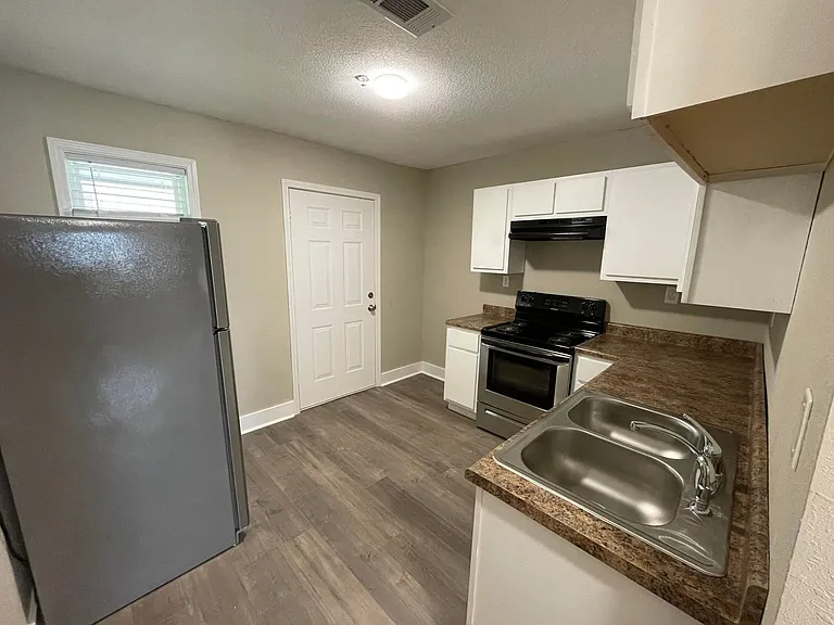 2420 Dudley St — Photo 8
