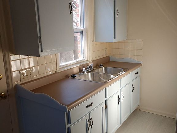 04. 1733 S Fern #1, Kitchen (1)