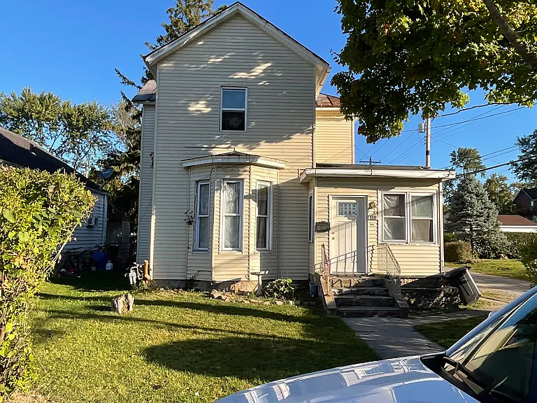 118 1/2 Monroe Ave — Photo 1