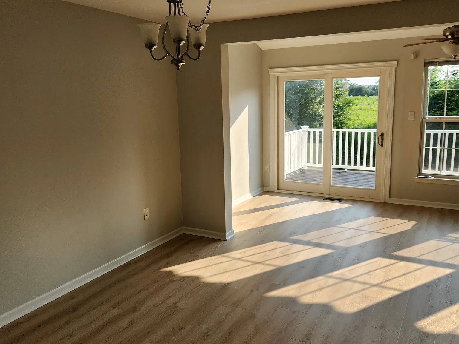3 bed, 2.5 bath, 1592 sqft, $1,850 — Photo 3
