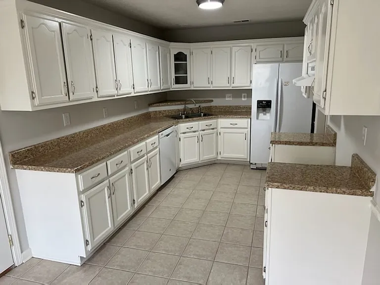 7703 Crystal Brook Cv — Photo 3