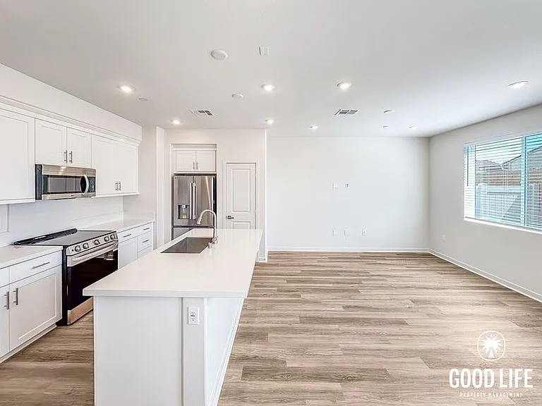 7006 Solara Way — Photo 10