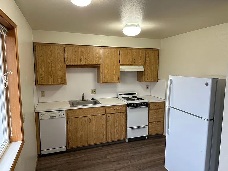 Sherman Oaks Apartments — Photo 15