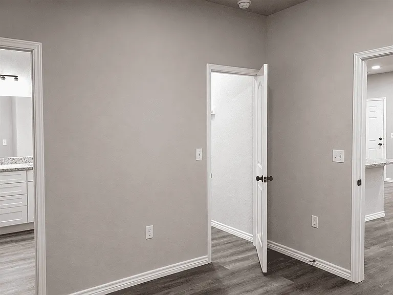 7602 Windsor Oaks #1 — Photo 10