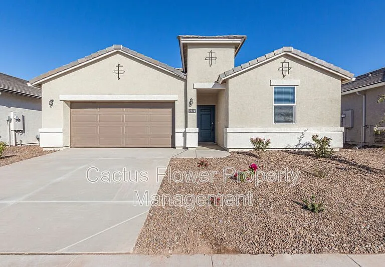 2124 W Sombra Ave — Photo 1