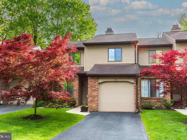 402 Hanover Ct, Chesterbrook, PA 19087