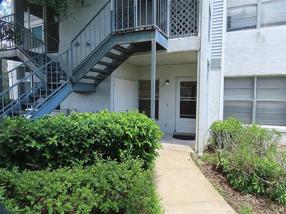 104 Northlake Dr #104