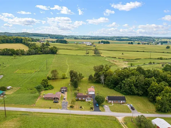 417 Caveland Rd, Cave City, KY 42127