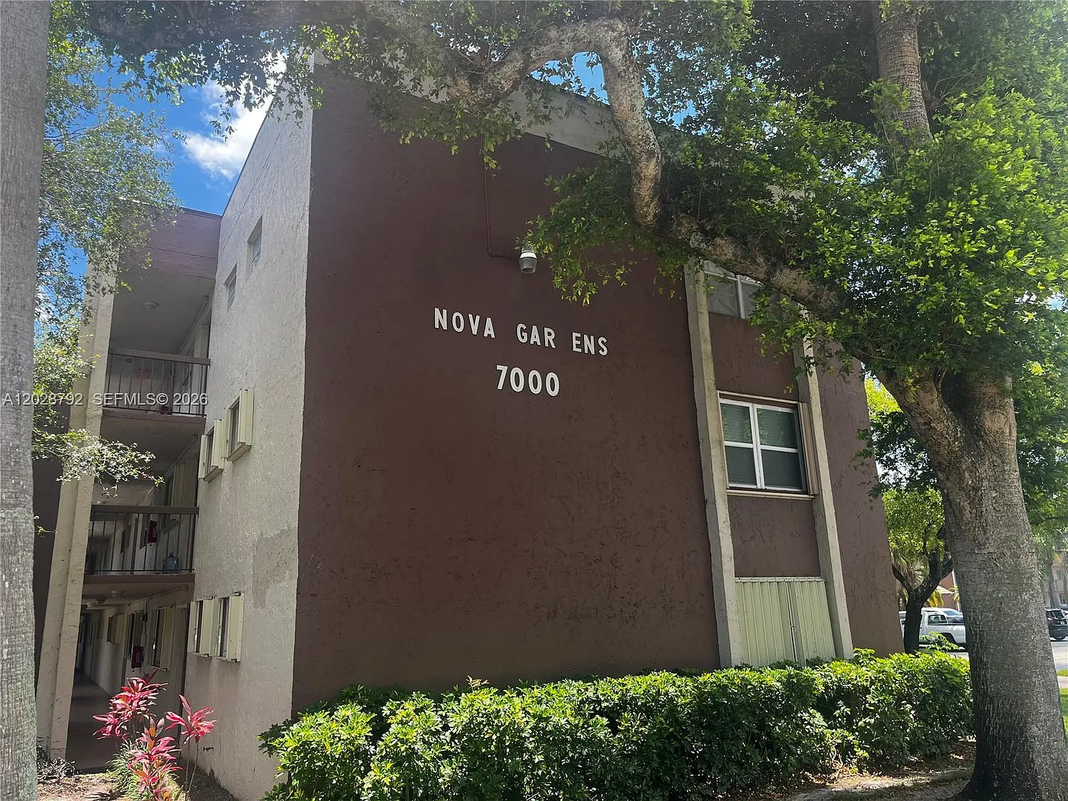 Nova Gardens Condo — Photo 1