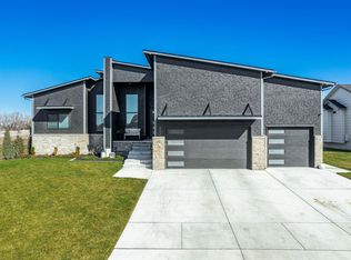 202 S Wellcrest Ct, Goddard, KS 67052