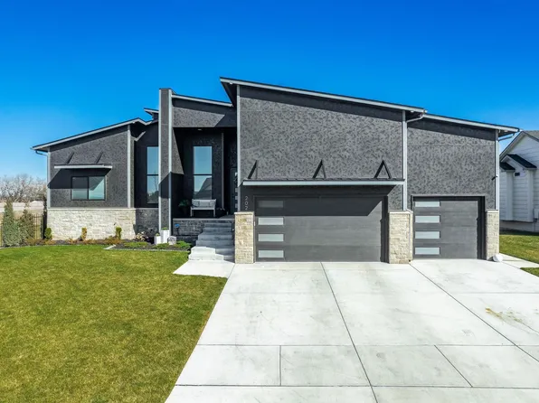 202 S Wellcrest Ct, Goddard, KS 67052