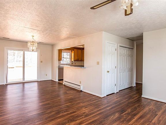 4th image of 927 Pyes Cir