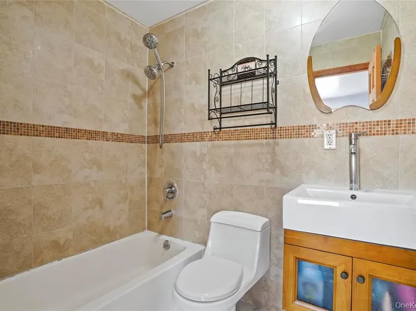 65-36 Metropolitan Avenue image 13 of 33