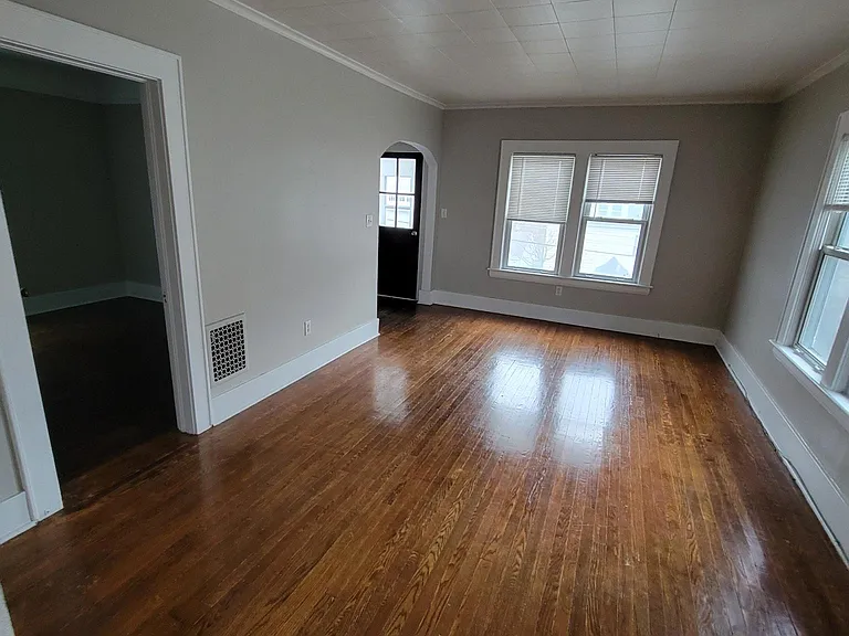 915 2nd St #2 — Photo 2