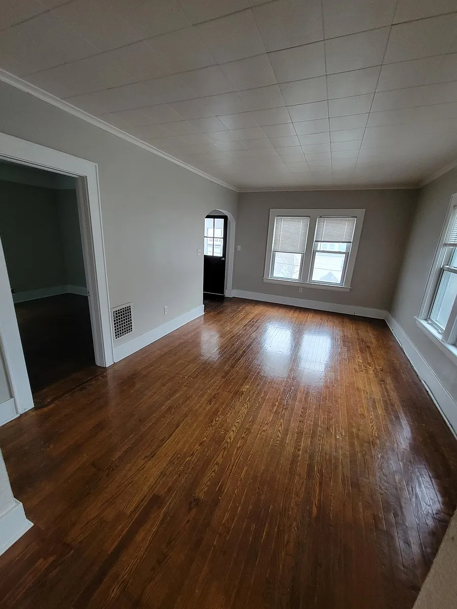 Building Photo - 915 2nd St #2