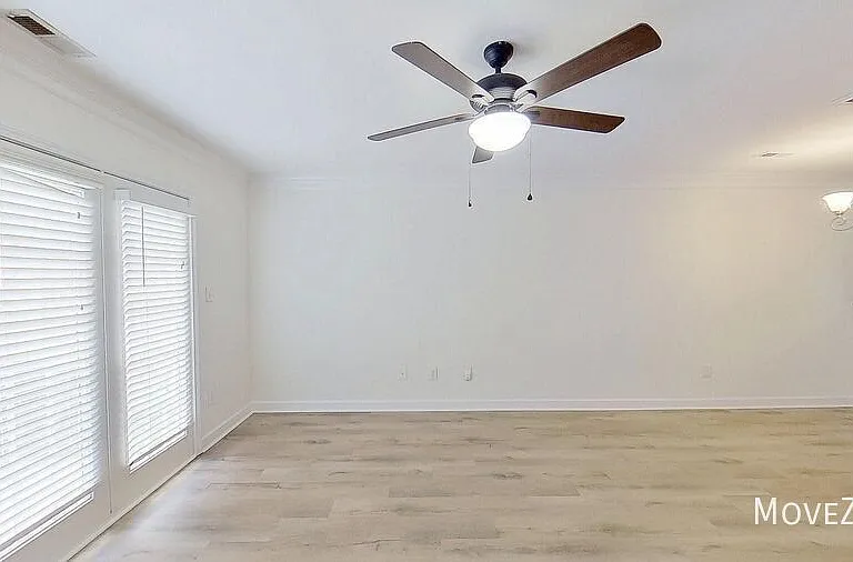 1336 Green Oaks Ln #E — Photo 16