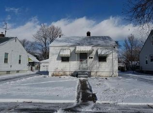 19323 Elkhart St, Harper Woods, MI 48225