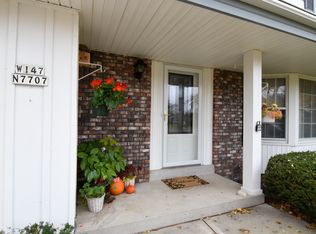 W147N7707 Northpoint Dr, Menomonee Falls, WI 53051
