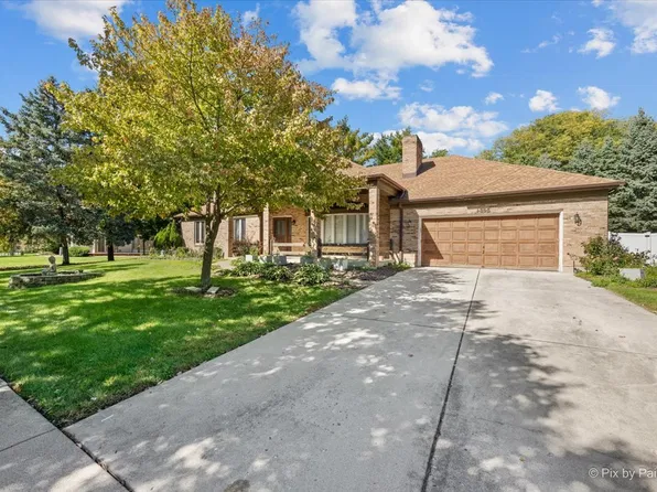 1305 Sequoia Rd, Naperville, IL 60540