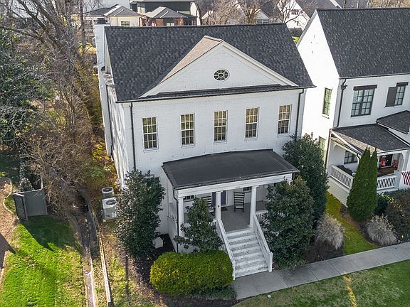 3rd image of 1915A Overhill Dr