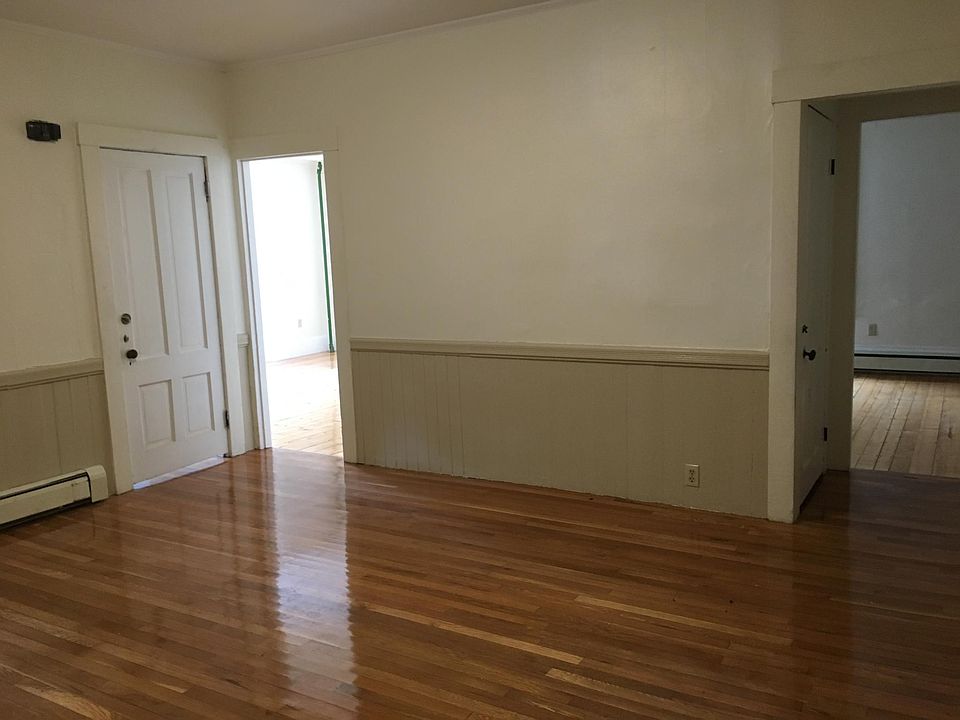 2nd image of 18 Elliot St